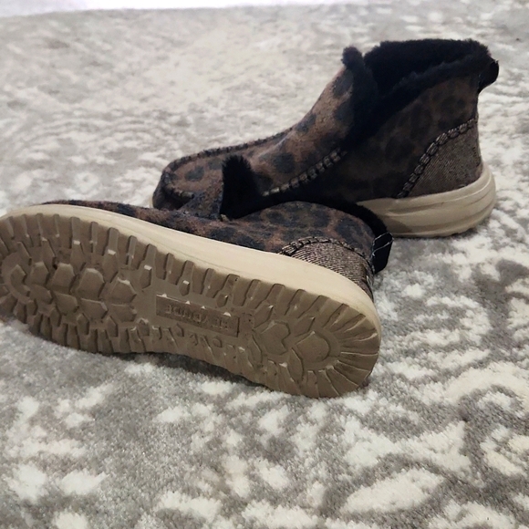 Hey Dude Ankle Boots - Picture 2 of 2